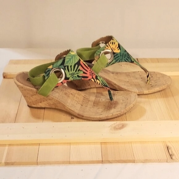 Sandals Green tropical canvas cork wedge heel sz9 NWOT - Picture 1 of 5